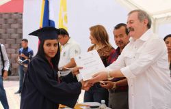 Graduación de 83 jóvenes en formación técnica y de emprendimiento empresarial